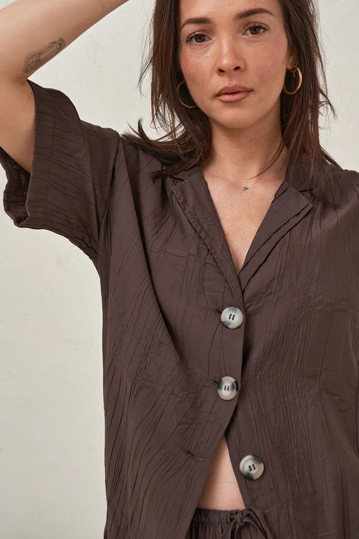 Ease Away Crinkle Shirt - Chocolate