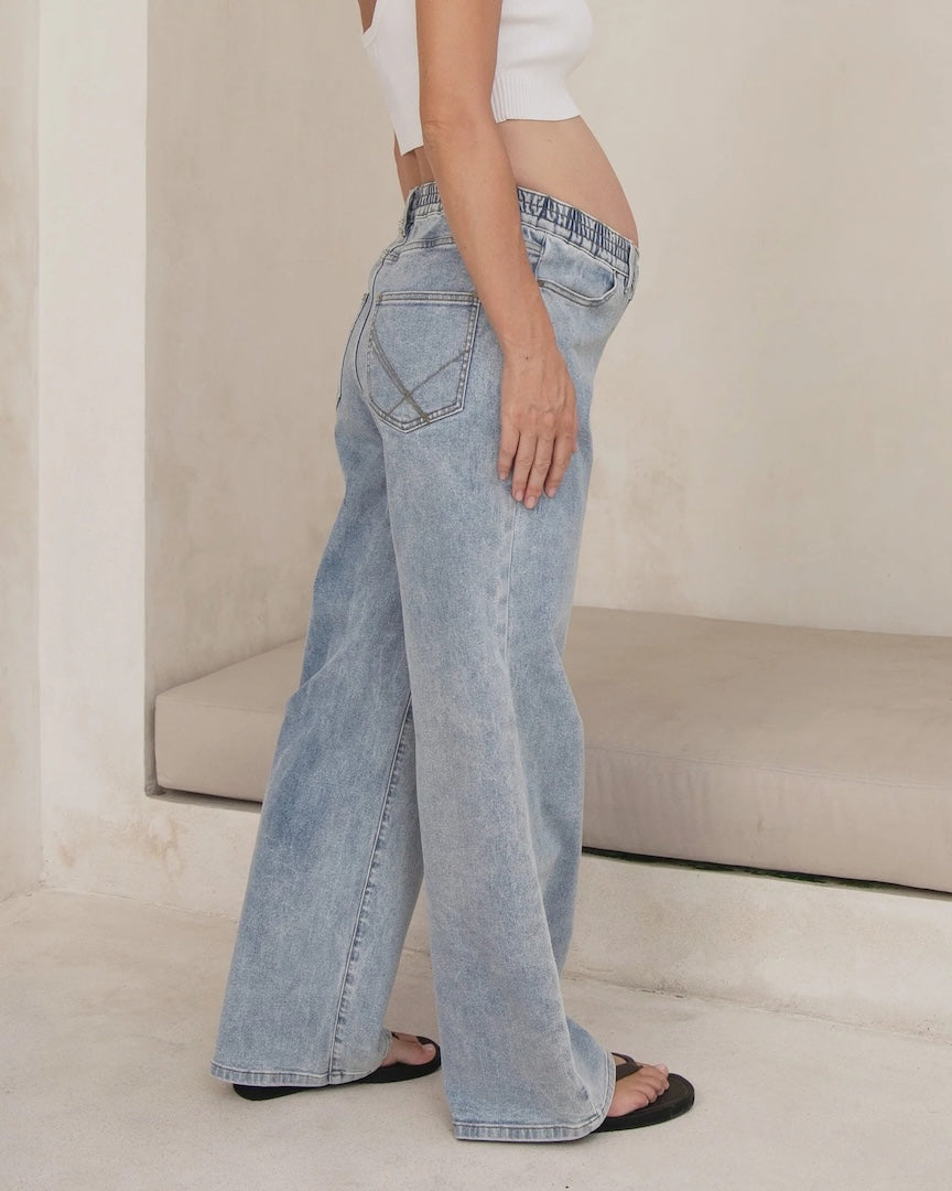 Relaxed Wide Leg Maternity Jeans Light Wash