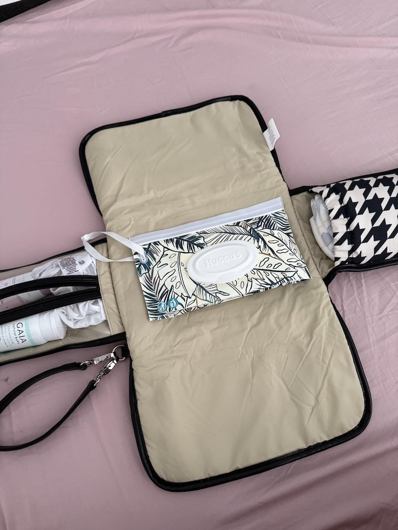 OiOi Change Mat Clutch Houndstooth Black/Beige