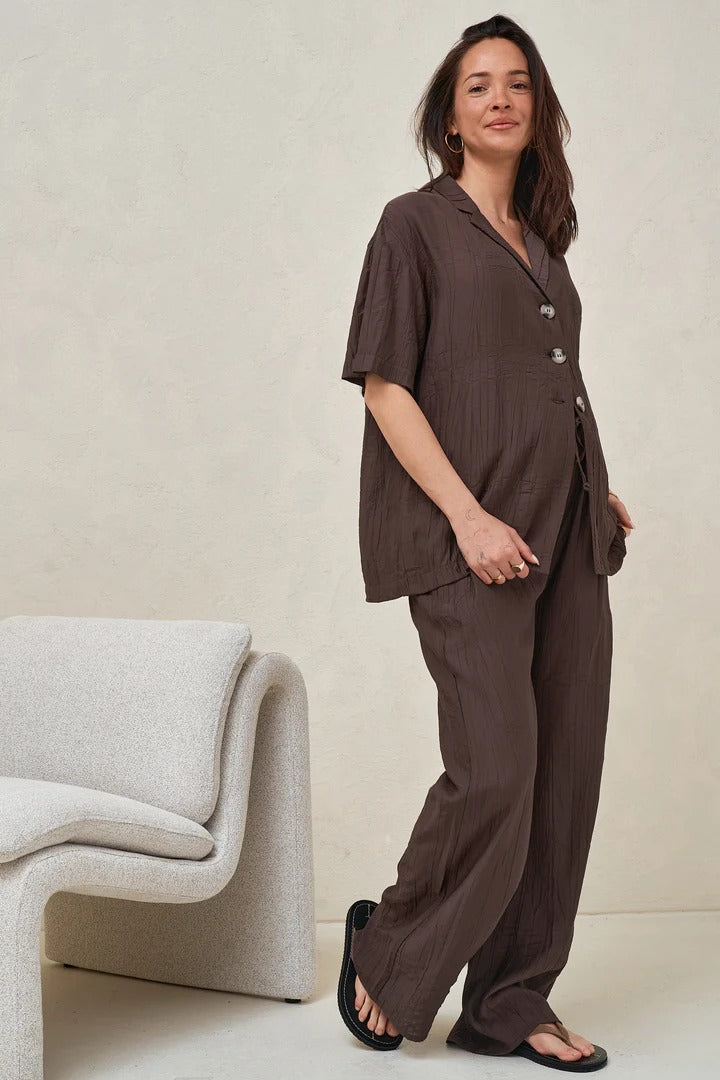 Ease Away Crinkle Shirt - Chocolate