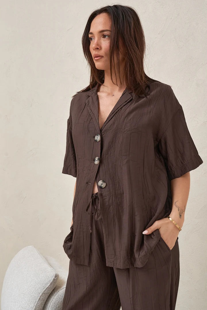Ease Away Crinkle Shirt - Chocolate