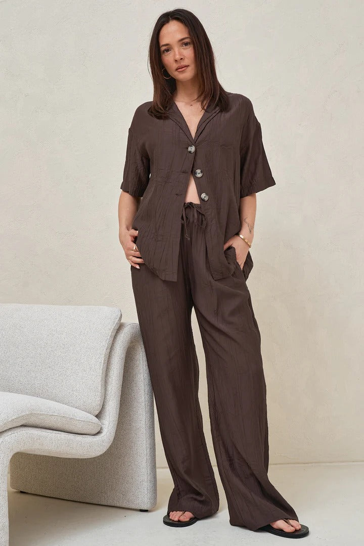 Ease Away Crinkle Shirt - Chocolate